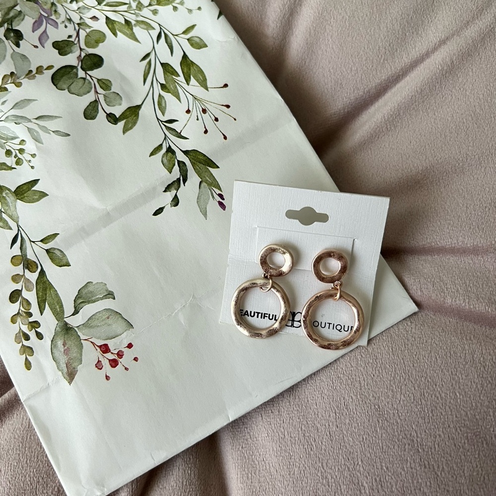 Elegant Gold Hoop Earrings